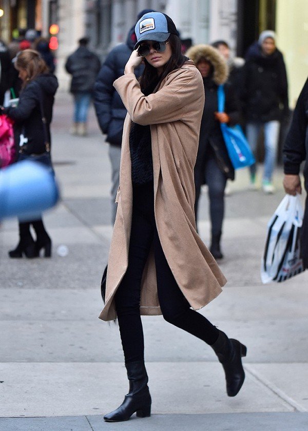 Τι είναι το ντύσιμο του... καναπέ που υιοθετούν όλο και περισσότερες γυναίκες [εικόνες] | iefimerida.gr 8