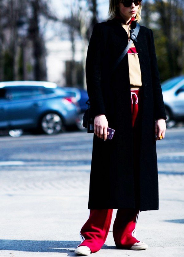 Τι είναι το ντύσιμο του... καναπέ που υιοθετούν όλο και περισσότερες γυναίκες [εικόνες] | iefimerida.gr 1