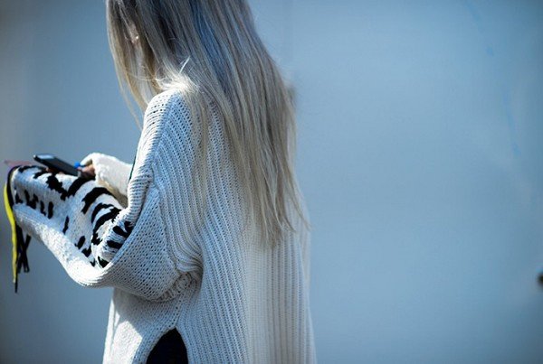 Τι είναι το ντύσιμο του... καναπέ που υιοθετούν όλο και περισσότερες γυναίκες [εικόνες] | iefimerida.gr 5