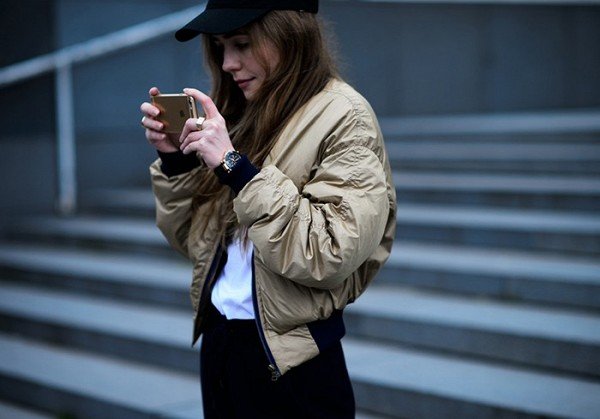 Τι είναι το ντύσιμο του... καναπέ που υιοθετούν όλο και περισσότερες γυναίκες [εικόνες] | iefimerida.gr 6