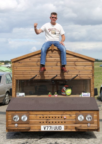 Μια καλύβα που μετακινείται -Απίστευτοι Βρετανοί [εικόνες] | iefimerida.gr 3