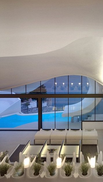 Το σπίτι «κύμα»: Εχει κλίση 42 μοιρών και κρέμεται από τον βράχο [εικόνες]  | iefimerida.gr 3