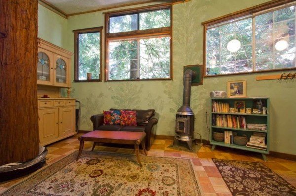 Το σπίτι «μανιτάρι» -Η καλύβα ενός αστέγου, η πιο δημοφιλής κατοικία του Airbnb [εικόνες]  | iefimerida.gr 3