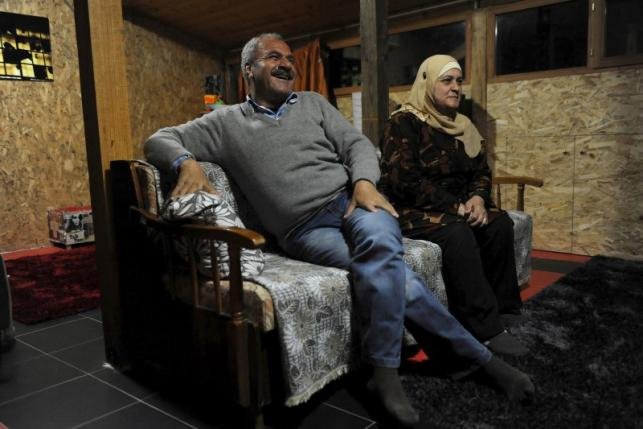 «Ζούμε σαν μία μεγάλη οικογένεια, 22 ατόμων» -50χρονος Ελληνας εξηγεί γιατί φιλοξενεί πρόσφυγες [εικόνες] | iefimerida.gr 2