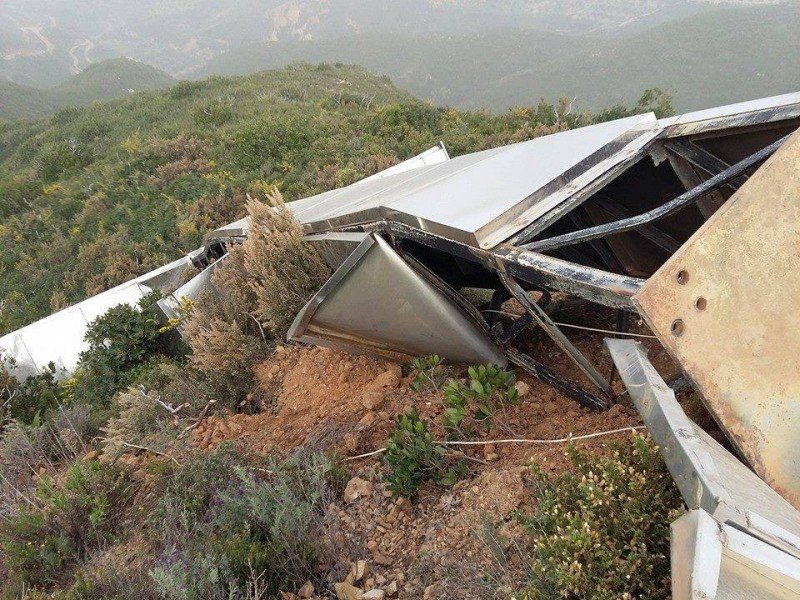 Θυελλώδεις άνεμοι έριξαν τον τεράστιο μεταλλικό Σταυρό στον Σκινέ Χανίων [εικόνες] | iefimerida.gr 4