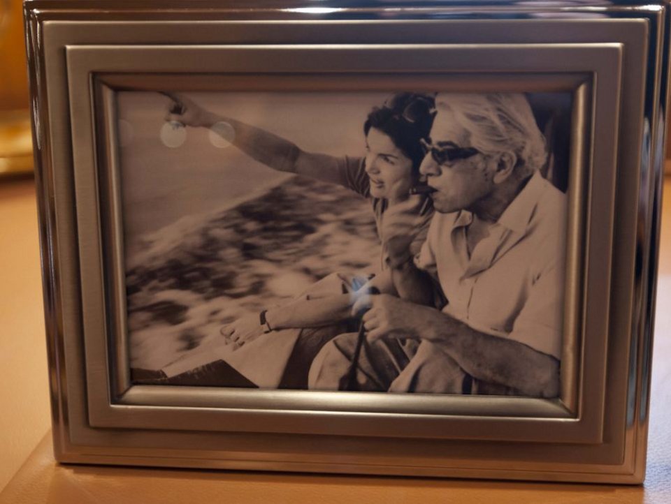 Μέσα στο γιοτ του Αριστοτέλη Ωνάση: Διάσημοι, ισχυροί και πρωτοφανείς έρωτες [εικόνες] | iefimerida.gr 9