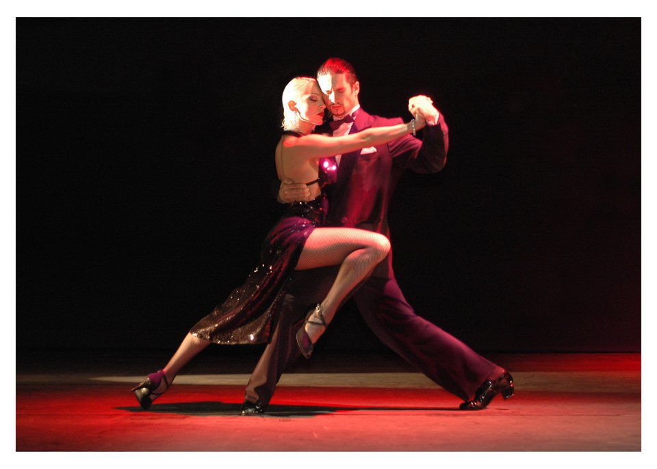 Το πιο αισθησιακό tango από τον Αργεντίνο μετρ Gustavo Russo στο Δημοτικό Θέατρο Πειραιά [εικόνες] | iefimerida.gr 2