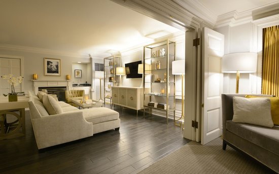 Γιατί στα ξενοδοχεία βάζουν ένα σοκολατάκι στο μαξιλάρι -Απίθανη ιστορία [εικόνες] | iefimerida.gr 4