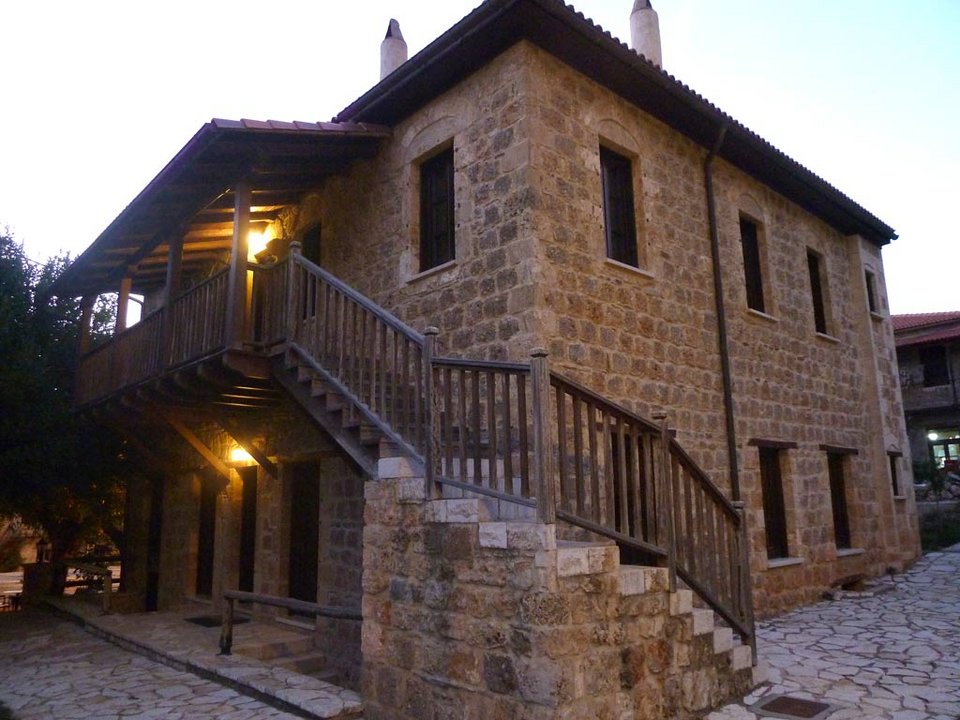 Κώστας Καραμανλής-Νατάσα Παζαΐτη: Απόδραση στην ορεινή Κορινθία [εικόνα] | iefimerida.gr 1