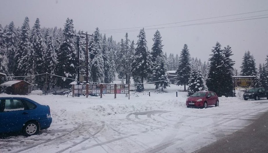 Λευκή Καθαρά Δευτέρα στα Τρίκαλα -Στα 40 εκ. το χιόνι [εικόνες] | iefimerida.gr 1