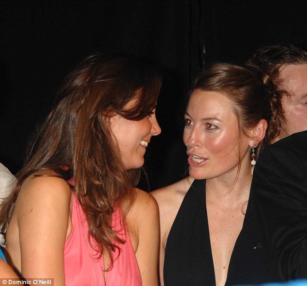 Ο Γουίλιαμ παράτησε την Κέιτ μόνη της το Πάσχα και πήγε στον γάμο της πρώην του στην Κένυα [εικόνες] | iefimerida.gr 3