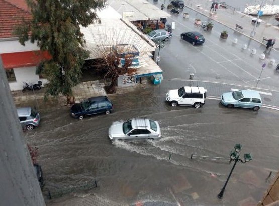 Εντονη βροχόπτωση στον Βόλο: Πλημμύρισαν οι δρόμοι -Ακυρώθηκαν οι αποκριάτικες εκδηλώσεις [εικόνες] | iefimerida.gr 1