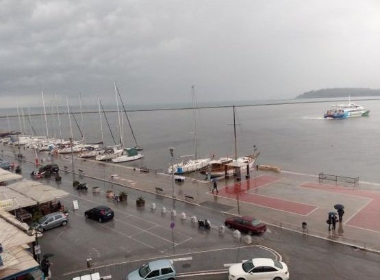 Εντονη βροχόπτωση στον Βόλο: Πλημμύρισαν οι δρόμοι -Ακυρώθηκαν οι αποκριάτικες εκδηλώσεις [εικόνες] | iefimerida.gr 0