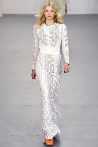 Η φετινή μόδα στα νυφικά -Χωρίς όγκο,λίγο boho, διαφορετικά από τα συνηθισμένα [εικόνες] | iefimerida.gr 11