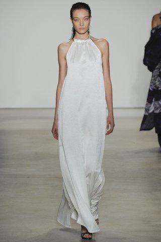 Η φετινή μόδα στα νυφικά -Χωρίς όγκο,λίγο boho, διαφορετικά από τα συνηθισμένα [εικόνες] | iefimerida.gr 19