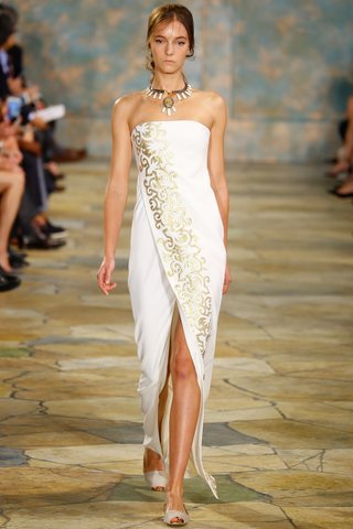 Η φετινή μόδα στα νυφικά -Χωρίς όγκο,λίγο boho, διαφορετικά από τα συνηθισμένα [εικόνες] | iefimerida.gr 20