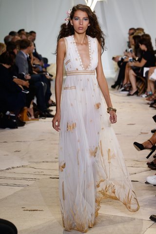 Η φετινή μόδα στα νυφικά -Χωρίς όγκο,λίγο boho, διαφορετικά από τα συνηθισμένα [εικόνες] | iefimerida.gr 5