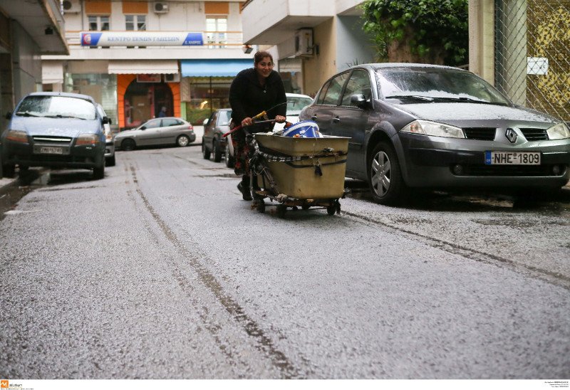 Το 'στρωσε... χαλάζι στη Θεσσαλονίκη -Ολα έγιναν λευκά [εικόνες & βίντεο] | iefimerida.gr 1