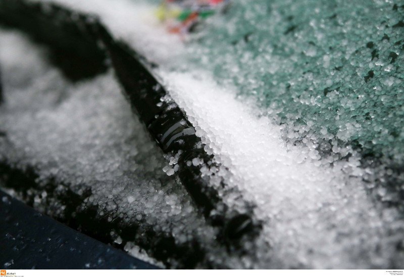 Το 'στρωσε... χαλάζι στη Θεσσαλονίκη -Ολα έγιναν λευκά [εικόνες & βίντεο] | iefimerida.gr 2