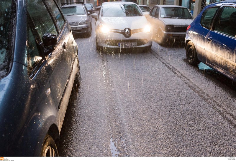 Το 'στρωσε... χαλάζι στη Θεσσαλονίκη -Ολα έγιναν λευκά [εικόνες & βίντεο] | iefimerida.gr 4