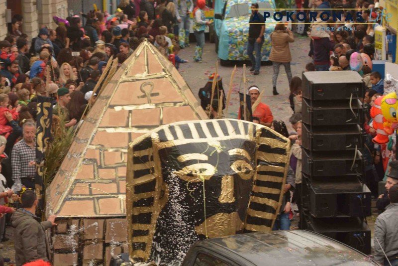 Χανιά: Η ξανθιά, χαμογελαστή βασίλισσα του Καρναβαλιού -Τράβηξε πάνω της όλα τα φλας [εικόνες] | iefimerida.gr 4