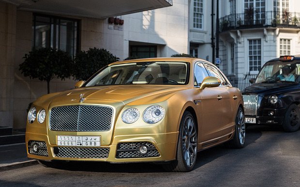 Στόλος με χρυσά αμάξια γέμισε το Λονδίνο -Ανήκουν σε 20χρονο Σαουδάραβα πρίγκιπα [εικόνες]  | iefimerida.gr 1