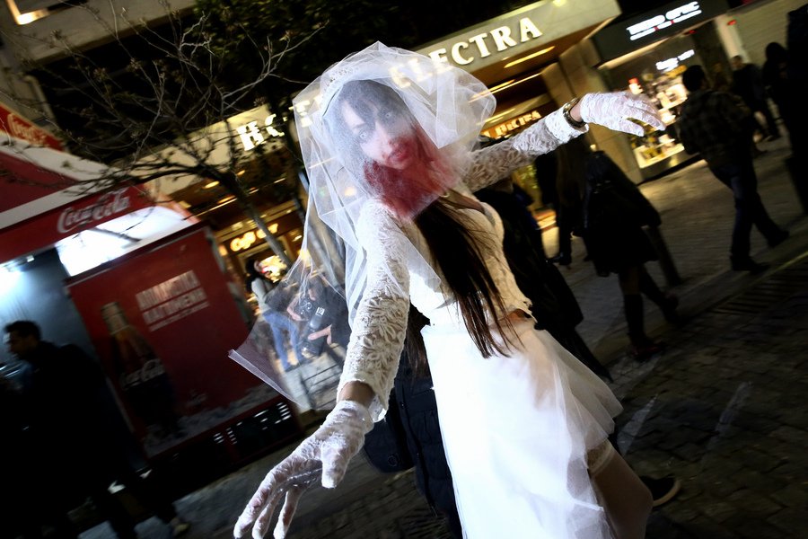 Ζόμπι βγήκαν στην Αθήνα -Μια διαφορετική παρέλαση [εικόνες] | iefimerida.gr 1