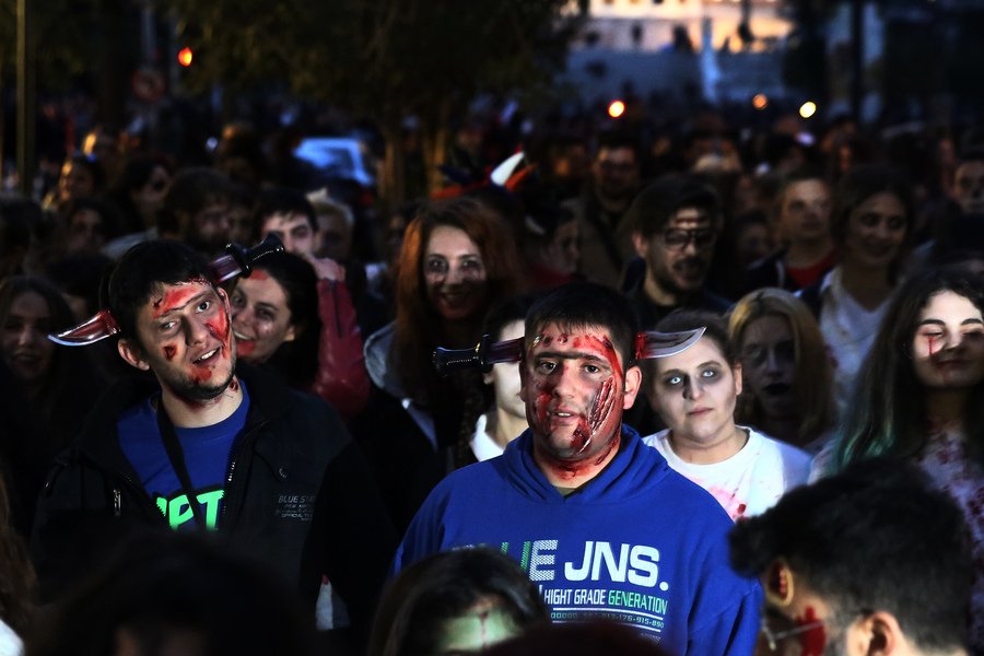 Ζόμπι βγήκαν στην Αθήνα -Μια διαφορετική παρέλαση [εικόνες] | iefimerida.gr 3