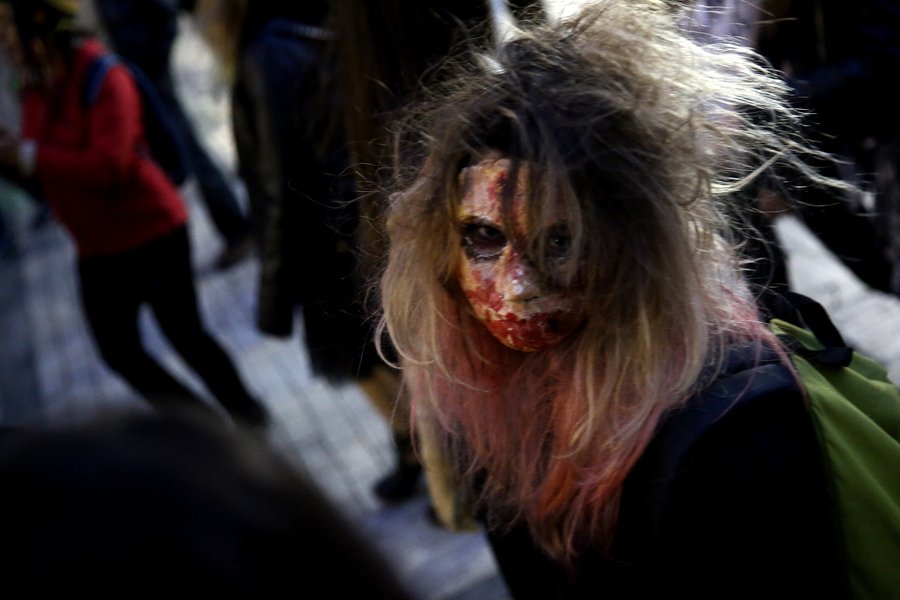 Ζόμπι βγήκαν στην Αθήνα -Μια διαφορετική παρέλαση [εικόνες] | iefimerida.gr 4