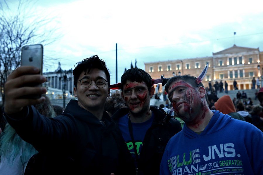 Ζόμπι βγήκαν στην Αθήνα -Μια διαφορετική παρέλαση [εικόνες] | iefimerida.gr 5