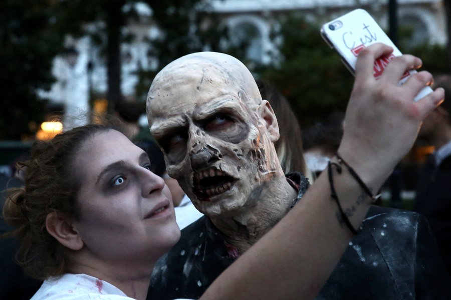 Ζόμπι βγήκαν στην Αθήνα -Μια διαφορετική παρέλαση [εικόνες] | iefimerida.gr 6