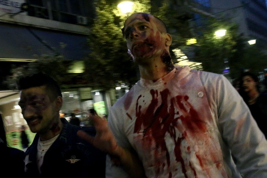 Ζόμπι βγήκαν στην Αθήνα -Μια διαφορετική παρέλαση [εικόνες] | iefimerida.gr 7