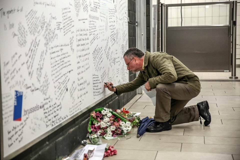 Ανοιξε ξανά ο σταθμός μετρό του Μάαλμπεκ στις Βρυξέλλες -Ενα μήνα μετά τις επιθέσεις [εικόνες] | iefimerida.gr 0