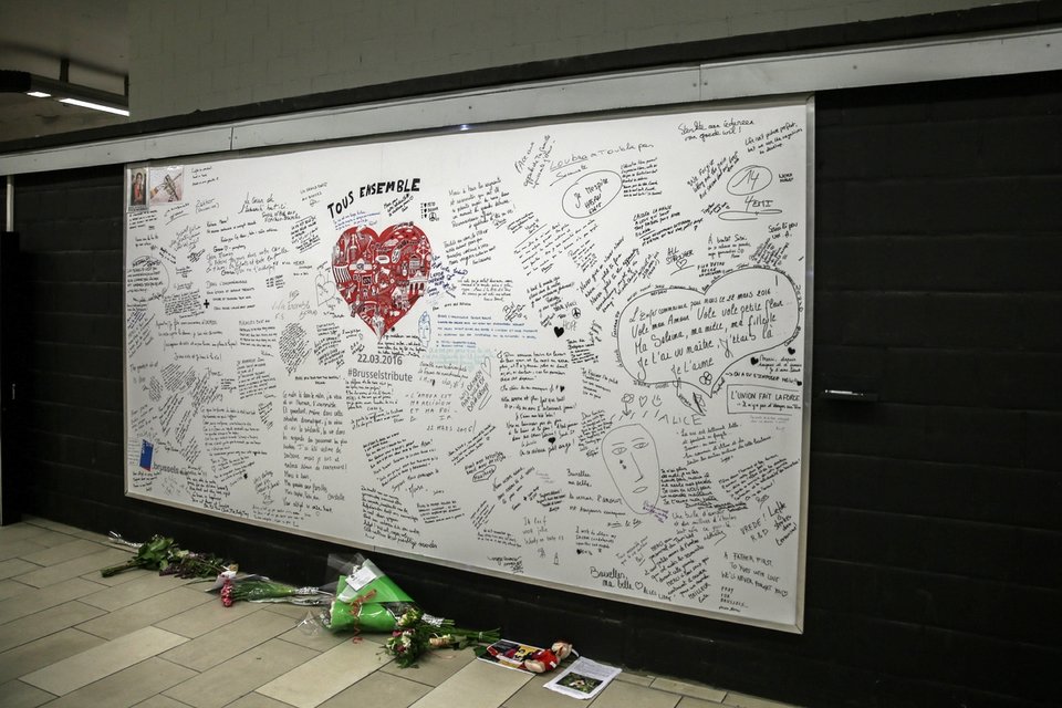 Ανοιξε ξανά ο σταθμός μετρό του Μάαλμπεκ στις Βρυξέλλες -Ενα μήνα μετά τις επιθέσεις [εικόνες] | iefimerida.gr 4