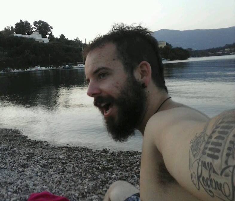 Αυτός είναι ο μικρότερος αδελφός του Σάκη Ρουβά -Τραγουδάει και αυτός [εικόνες] | iefimerida.gr 4