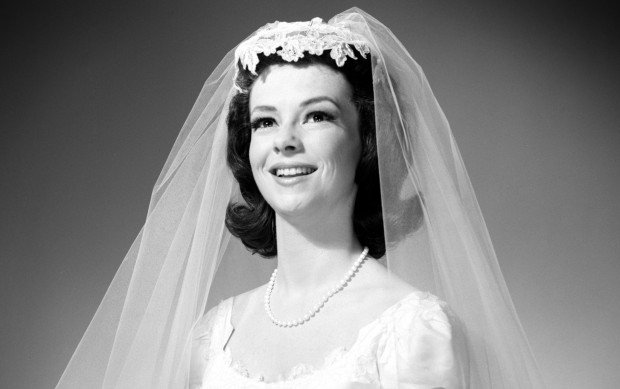 Γιατί οι νύφες φορούν πέπλο -Η ιστορία πίσω από το... δραματικό αξεσουάρ [εικόνες] | iefimerida.gr 0