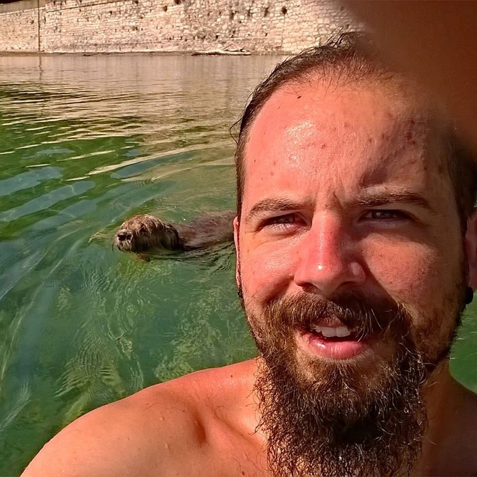 Αυτός είναι ο μικρότερος αδελφός του Σάκη Ρουβά -Τραγουδάει και αυτός [εικόνες] | iefimerida.gr 1