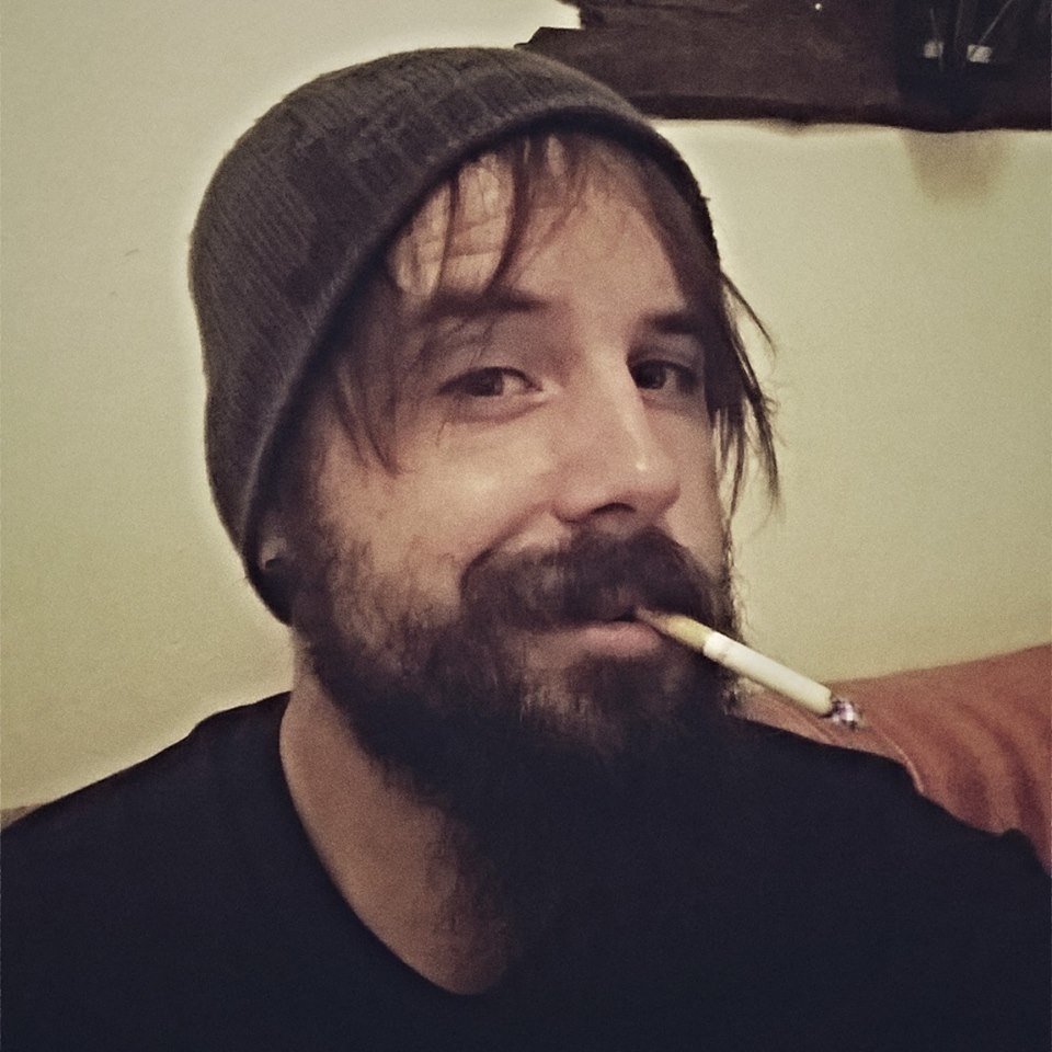 Αυτός είναι ο μικρότερος αδελφός του Σάκη Ρουβά -Τραγουδάει και αυτός [εικόνες] | iefimerida.gr 0