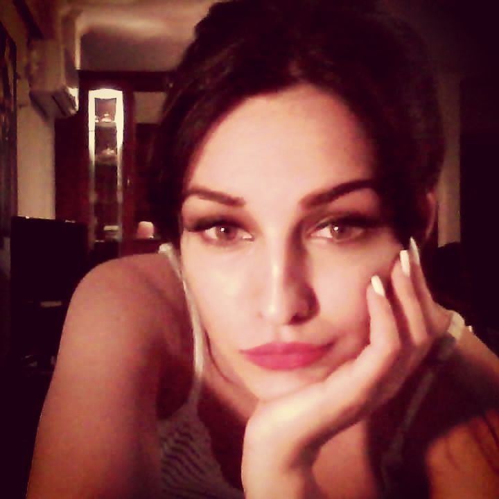 Η καλλονή εγγονή της Τασσώς Καββαδία σχεδιάζει ρούχα! [εικόνες] | iefimerida.gr 4