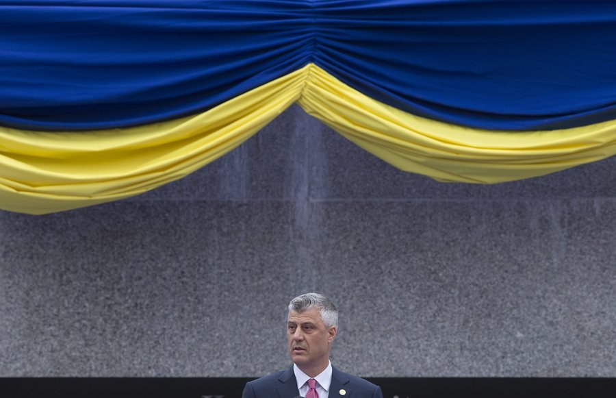 Ο Θάτσι ορκίστηκε νέος Πρόεδρος της Δημοκρατίας στο Κόσοβο υπό βροχή δακρυγόνων [εικόνες] | iefimerida.gr 3