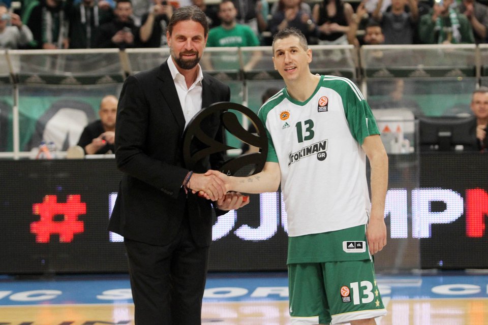 Σείστηκε το ΟΑΚΑ από 20.000 οπαδούς του ΠΑΟ για τον Διαμαντίδη – Συγκίνηση στη βράβευση του [εικόνες&βίντεο] | iefimerida.gr 1