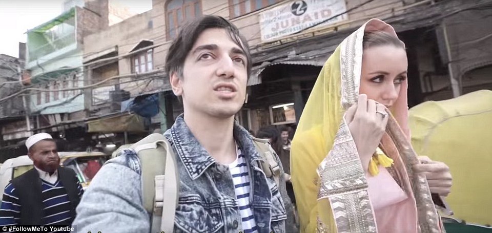 Η μούσα που δείχνει μόνο πλάτη ενώ ο άντρας της την κρατά από το χέρι -Ετσι βγήκαν οι φωτογραφίες που έγιναν το απόλυτο viral [εικόνες] | iefimerida.gr 9