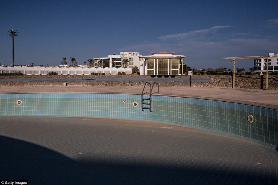 Πόλη-φάντασμα το Σαρμ ελ Σέιχ -Αδεια ξενοδοχεία, πισίνες, αγορές [εικόνες] | iefimerida.gr 10