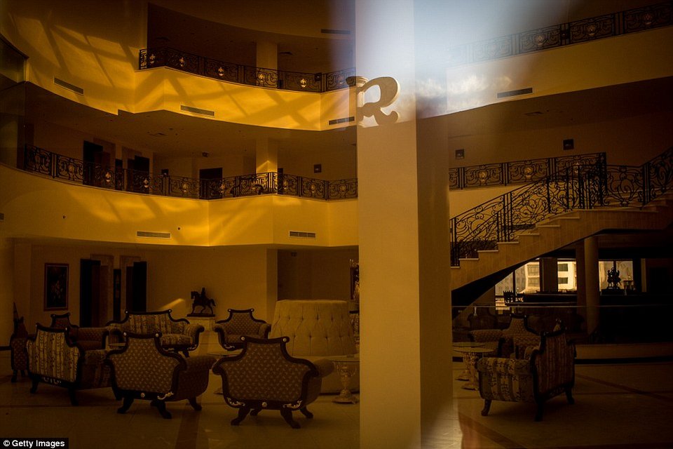 Πόλη-φάντασμα το Σαρμ ελ Σέιχ -Αδεια ξενοδοχεία, πισίνες, αγορές [εικόνες] | iefimerida.gr 3