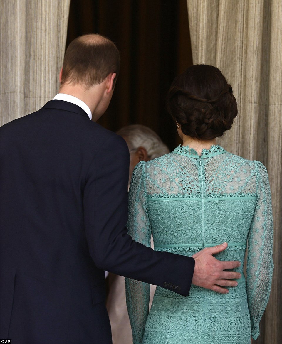 Ινδία, 24 χρόνια πριν -Οταν η Νταϊάνα είχε ξεφτιλίσει τον Κάρολο δημοσίως [εικόνες] | iefimerida.gr 7