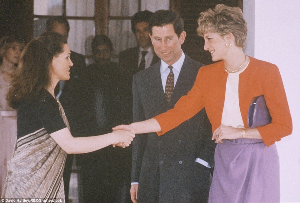 Ινδία, 24 χρόνια πριν -Οταν η Νταϊάνα είχε ξεφτιλίσει τον Κάρολο δημοσίως [εικόνες] | iefimerida.gr 15