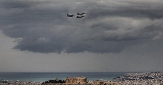 Αμερικανικά μαχητικά έβγαζαν φωτογραφίες πάνω από την Ακρόπολη -«Τρόμαξαν» την Αθήνα [εικόνες] | iefimerida.gr 1