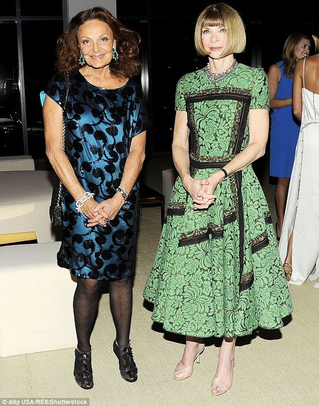 Η Αννα Γουίντουρ φοράει τα ίδια Manolo Blahnik εδώ και 20 χρόνια [εικόνες] | iefimerida.gr 6