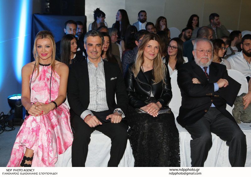 Ο Αρης Σπηλιωτόπουλος ανέβηκε στην πασαρέλα! Η μοδάτη εμφάνιση [εικόνες] | iefimerida.gr 5