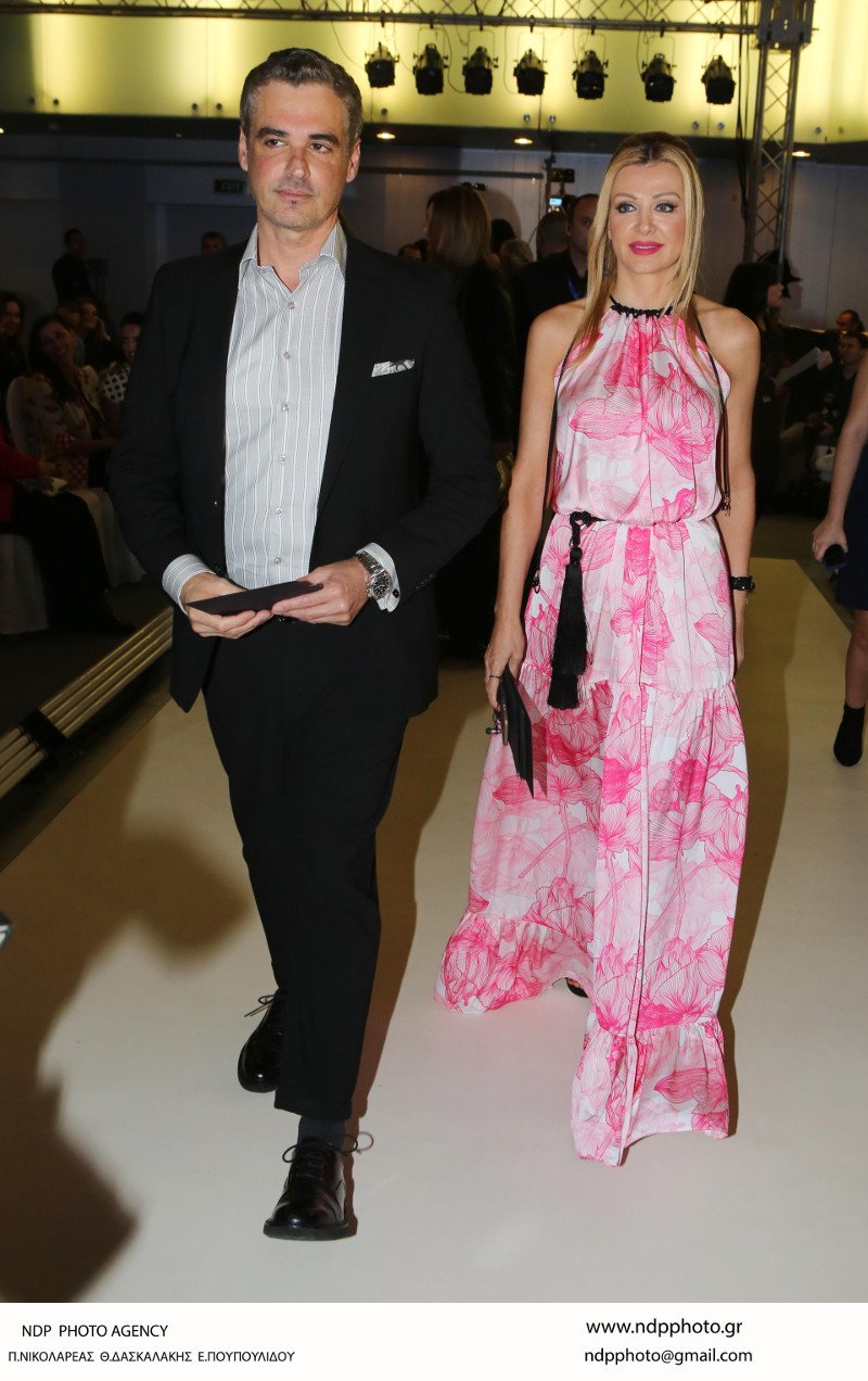 Ο Αρης Σπηλιωτόπουλος ανέβηκε στην πασαρέλα! Η μοδάτη εμφάνιση [εικόνες] | iefimerida.gr 4